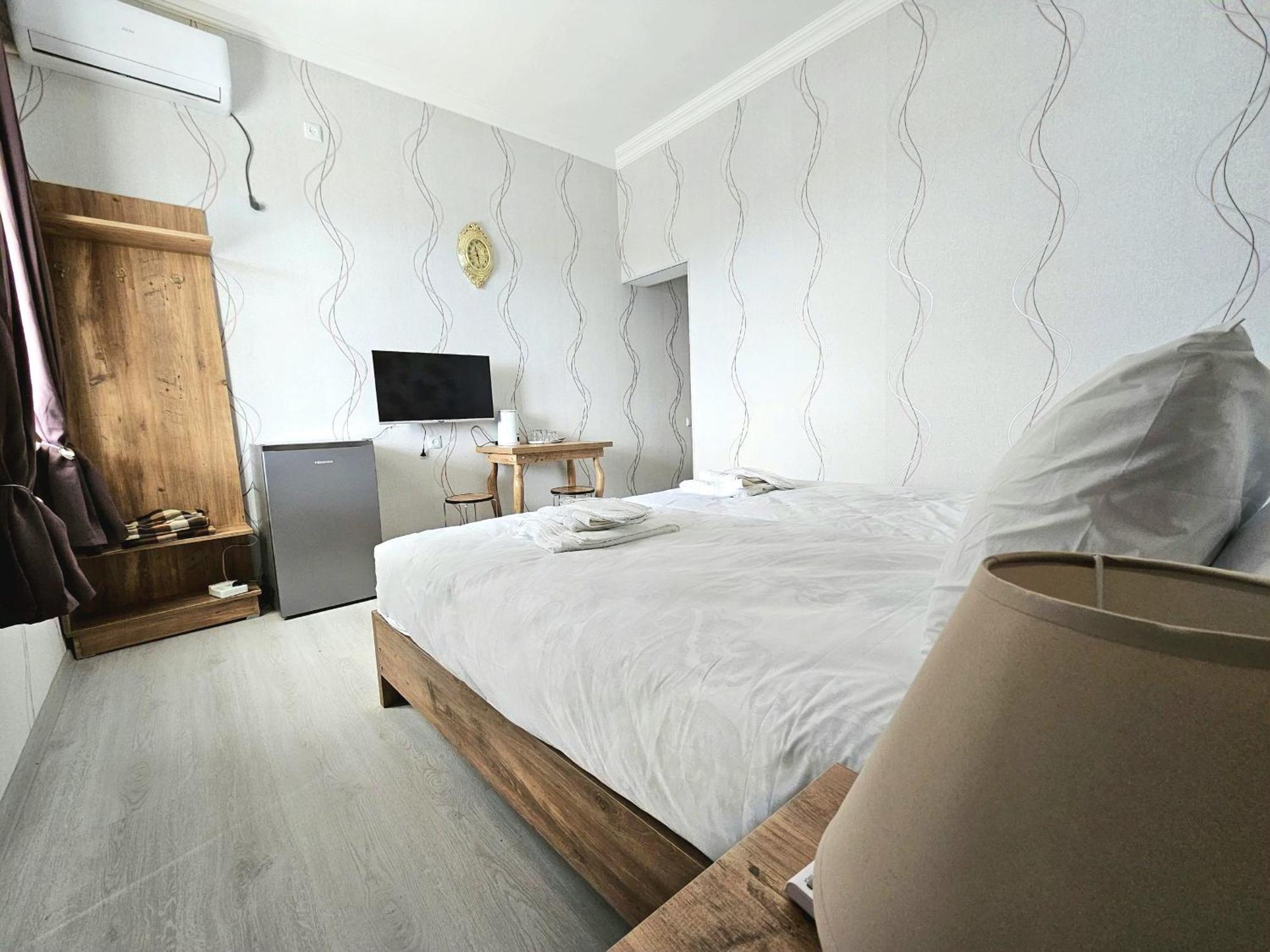 Hilltop Guest House Kutaisi Exterior photo