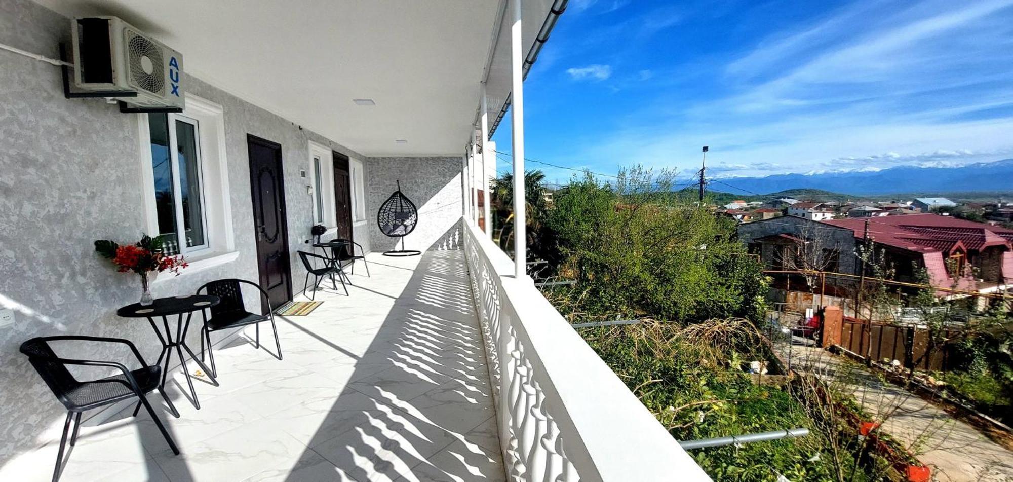 Hilltop Guest House Kutaisi Exterior photo
