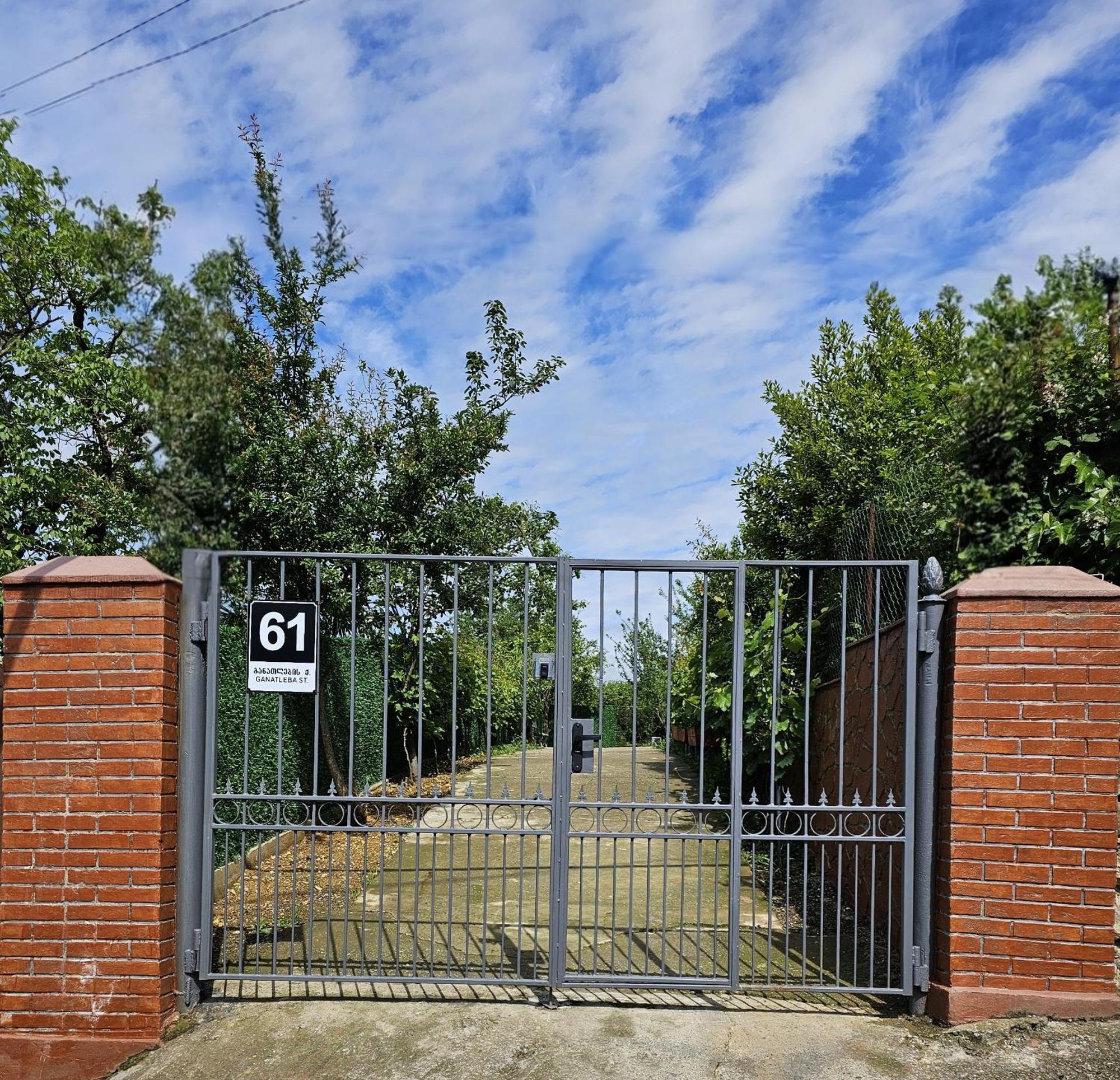 Hilltop Guest House Kutaisi Exterior photo